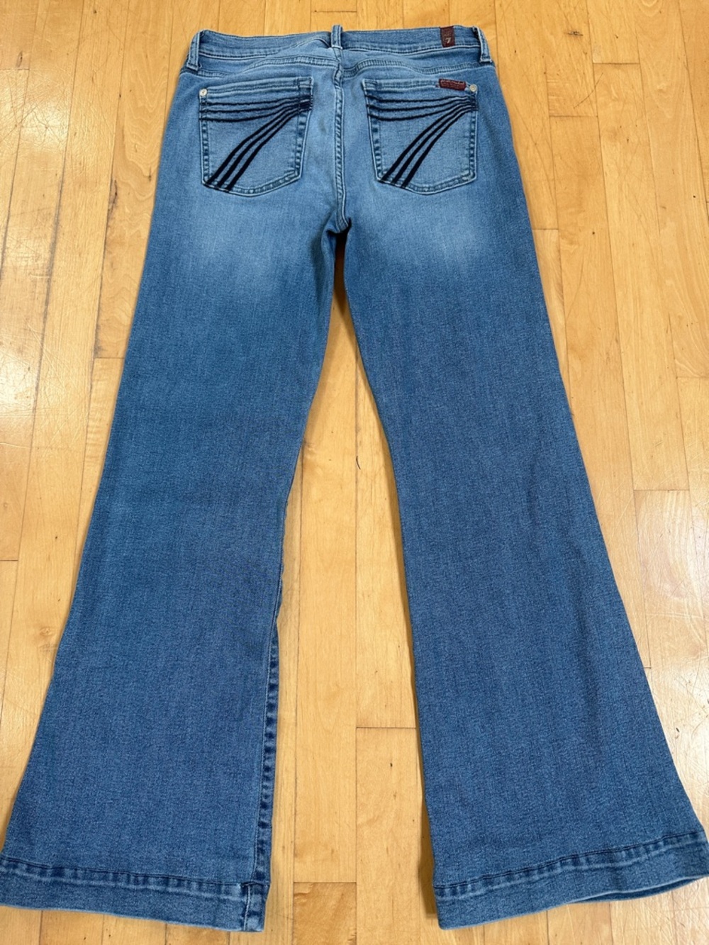 DoJo 28 x 28 x 9 —7 For All Mankind Blue Flare Jeans with Back Pocket Stitching